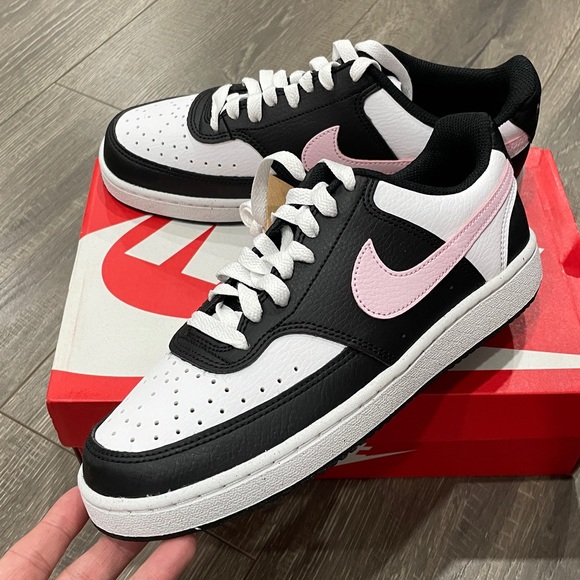 Nike Women's Court Vision Low Sneaker size 7 - Picture 3 of 7